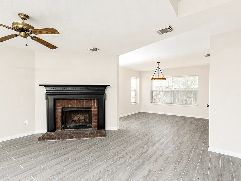 9210 Towne Terrace Dr — Photo 3