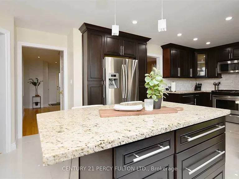 251 Livingstone St W #UPPER — Photo 8
