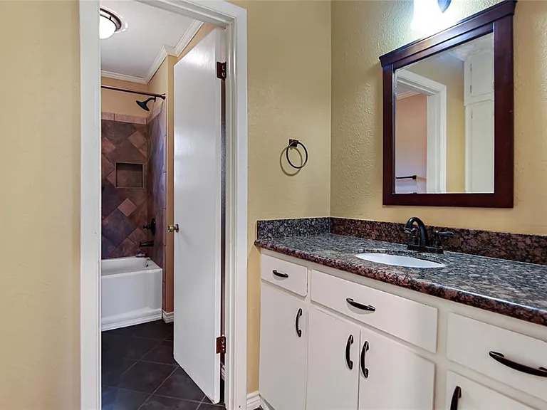2610 Meadow Ln — Photo 8