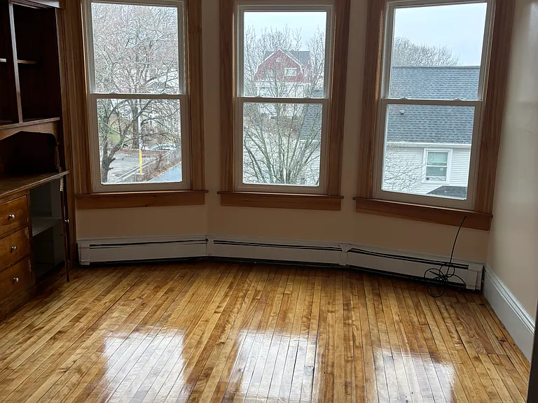 167 Lincoln St — Photo 4