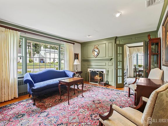 5th image of 72 Chestnut St