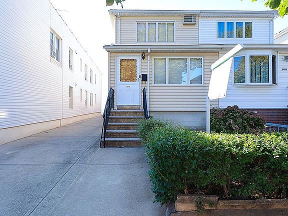 2nd image of 1844 W 4th St