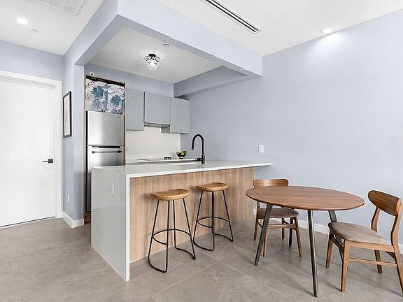 3rd image of 17 Diamond St #4A