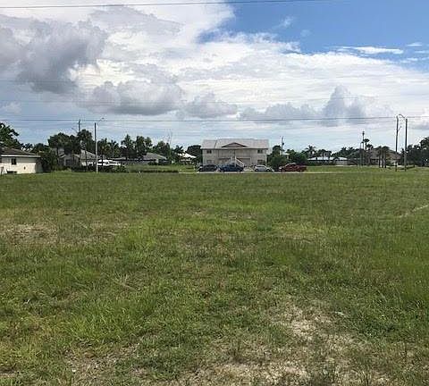 2nd image of 923 Cape Coral Pkwy W