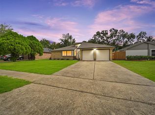 338 Village Creek Dr, Webster, TX 77598