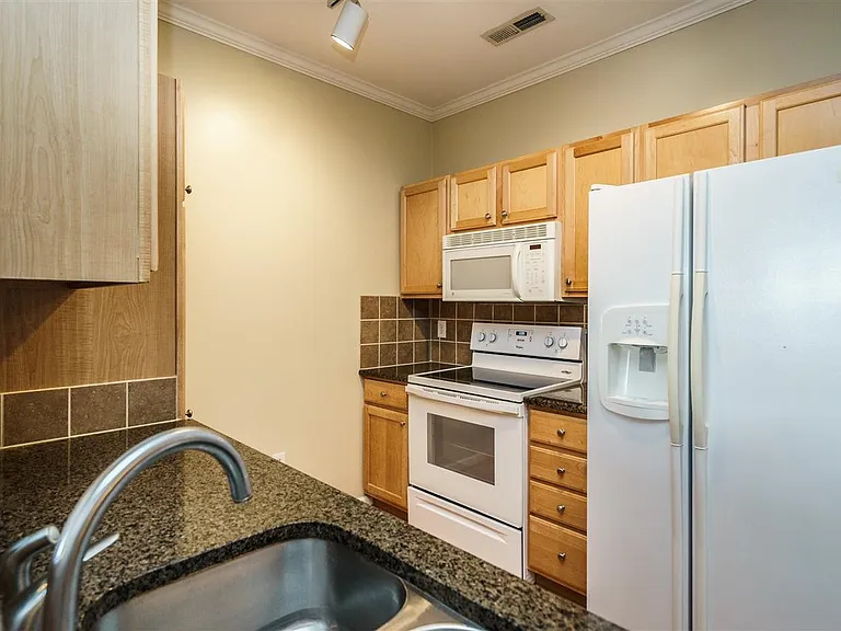 800 Moratuck Dr #206 — Photo 12