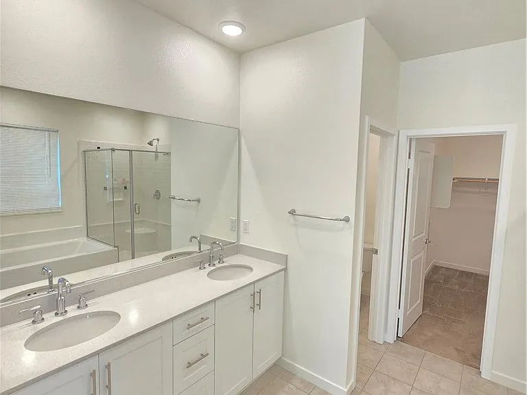 2679 E Penelope Ln — Photo 17