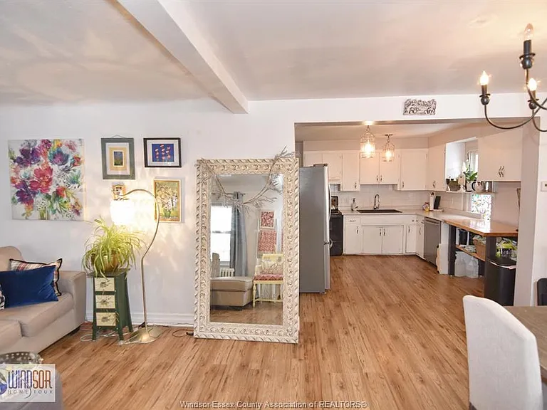 2471 Pillette Rd — Photo 15