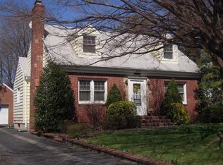 52 Smith St, Glen Head, NY 11545