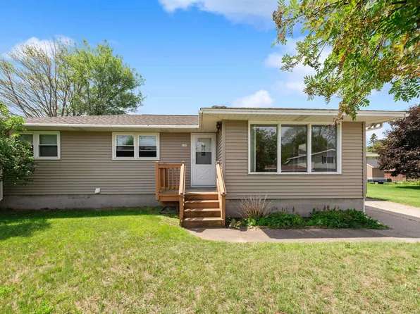 411 45th Ave, Menominee, MI 49858