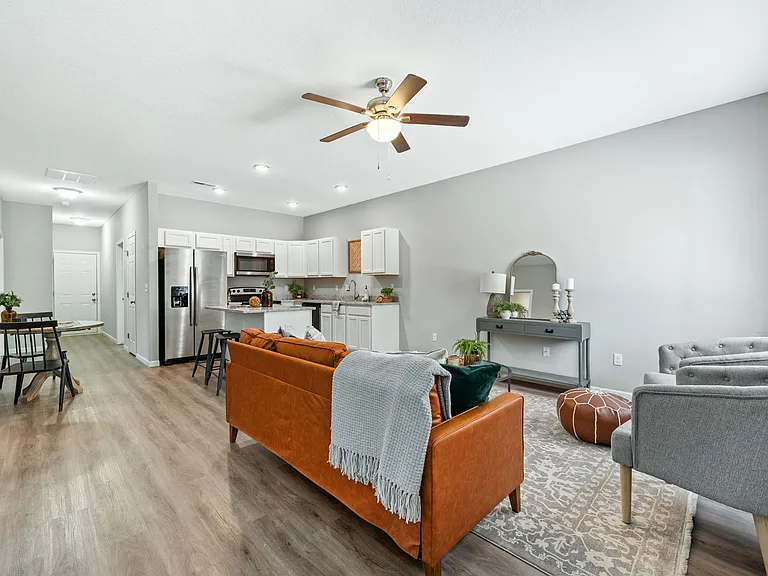 5588 W Elm St — Photo 4