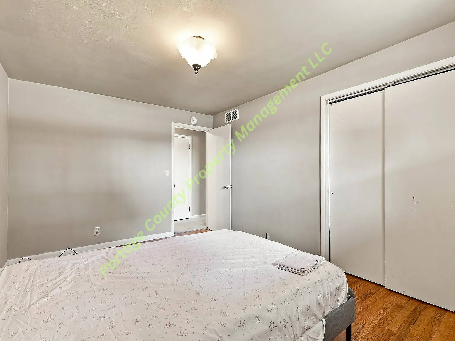 4 bed, 100 sqft, $1,800 — Photo 4