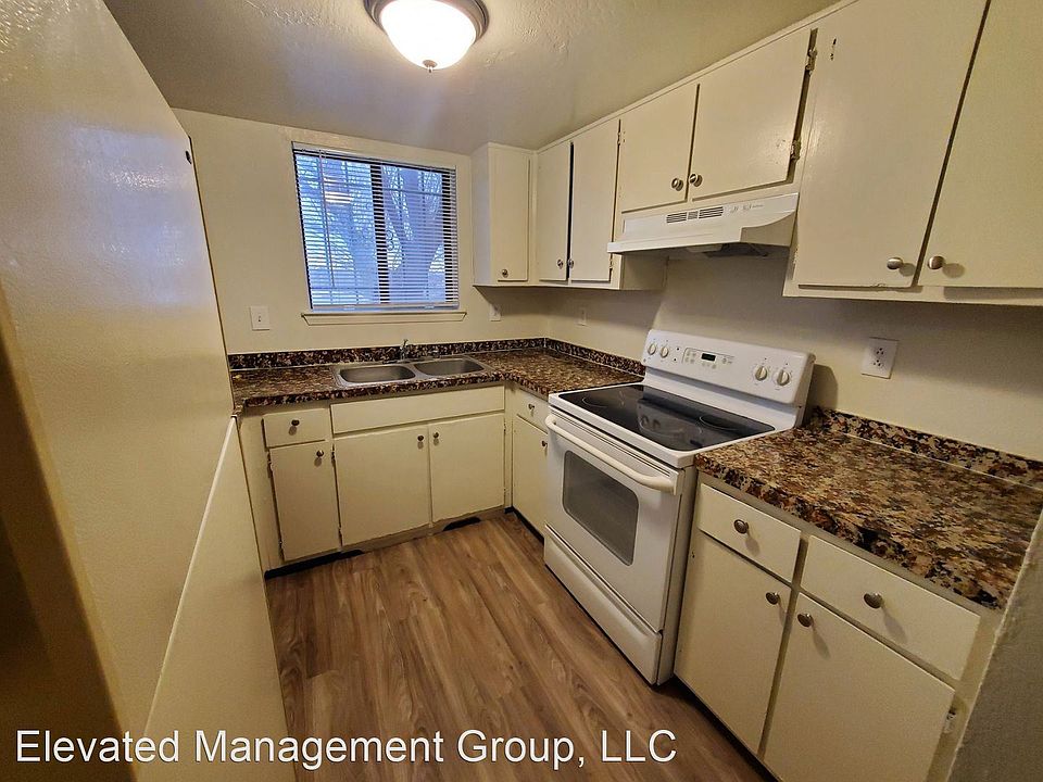 1st image of 1201 Dickerson Dr SE Unit B