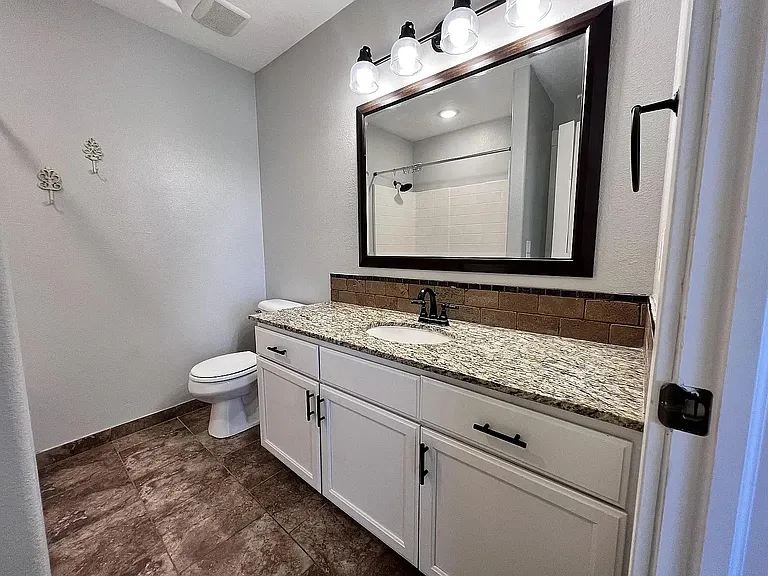 1108 N 1300 W — Photo 21