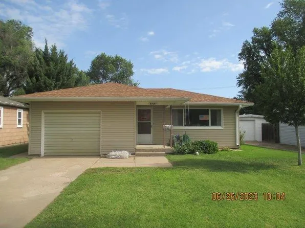 322 W 15th St, Larned, KS 67550