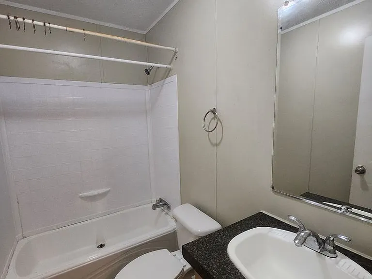 811 N D St — Photo 15