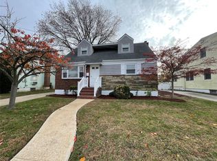 3305 1st St, Oceanside, NY 11572