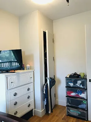 Rented by Manhattan Management LLC | media 22