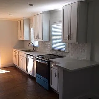 883 Highland Ave NW — Photo 2