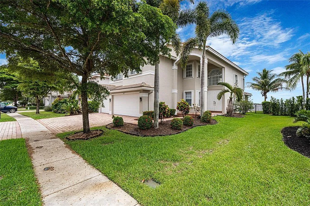 5 bed, 3.0 bath, 3595 sqft, $6,750 — Photo 2