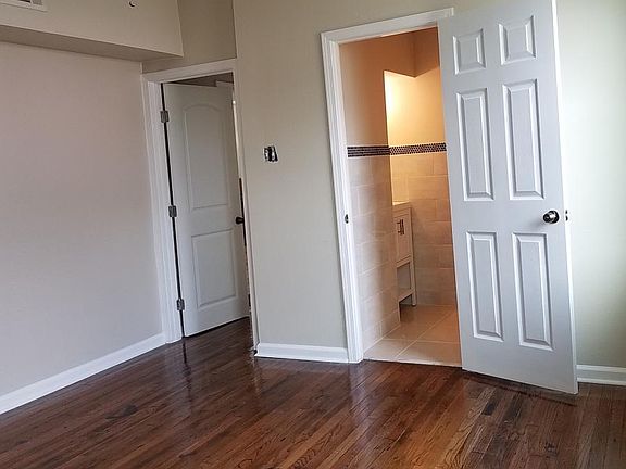 master room 1 = bathroom