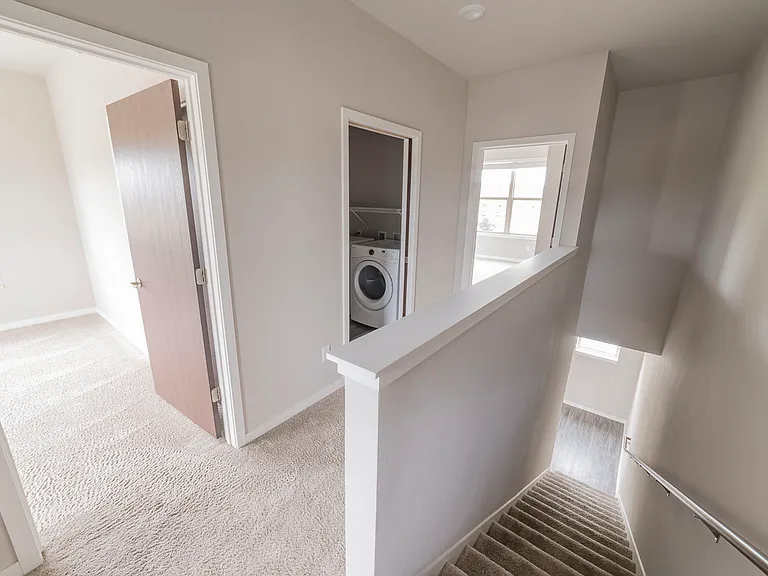 Mammoth Springs Apartments & Townhomes — Photo 108