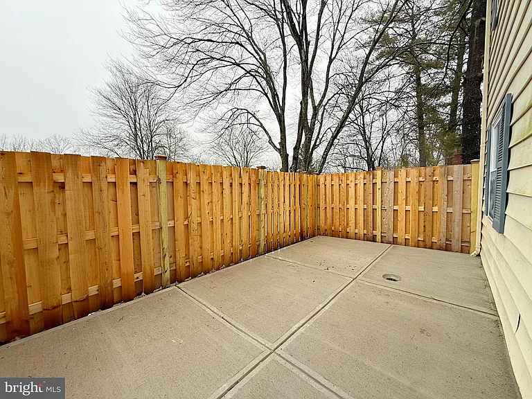 150 Berwick Pl #22A — Photo 17