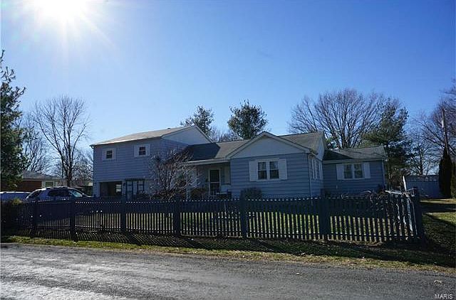 1st image of 2412 W Lake Dr