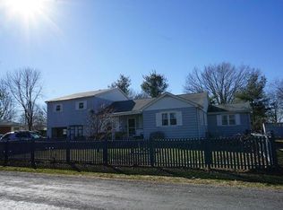 2412 W Lake Dr, Highland, IL