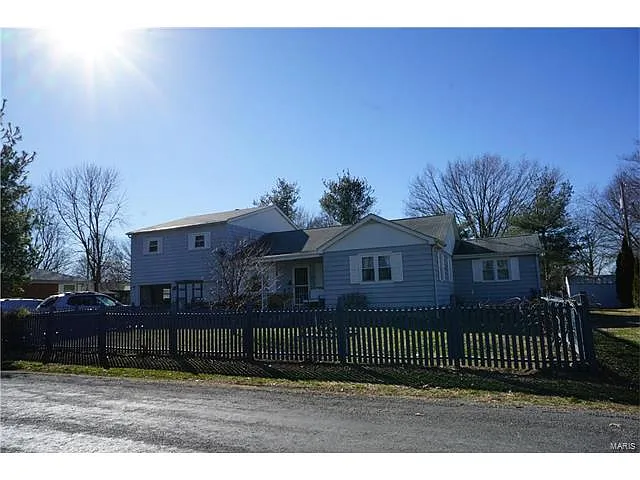 2412 W Lake Dr photo 1