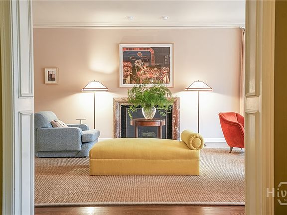 2nd image of 102 E 45th Street