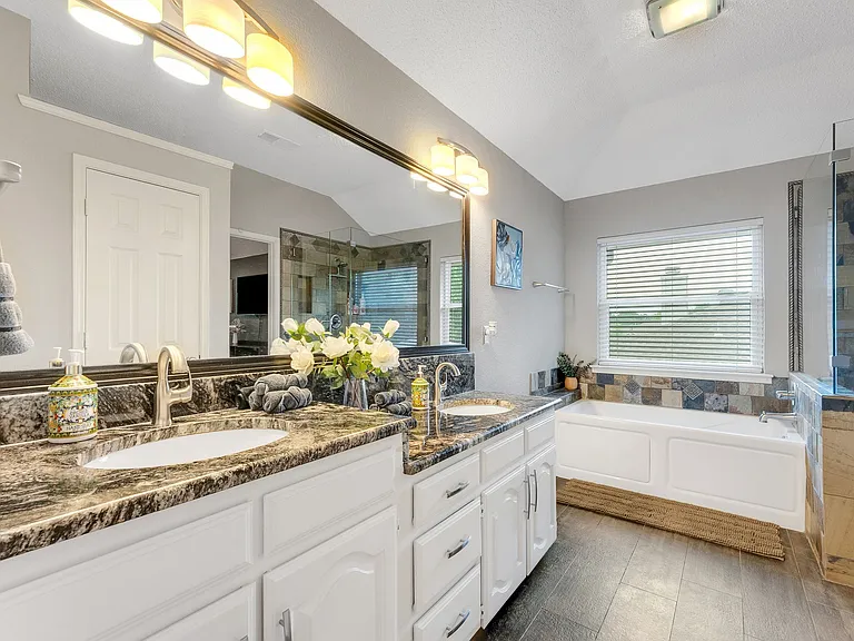 821 Cornell Ln — Photo 22