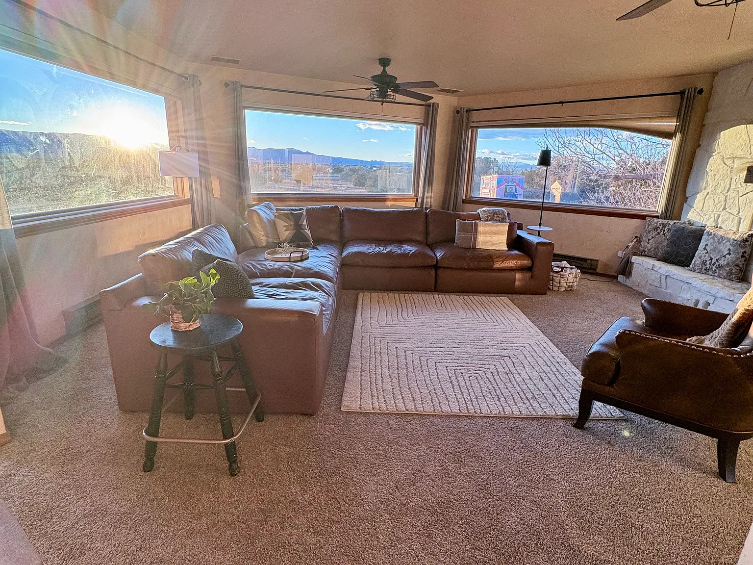 5 bed, 3.5 bath, 3600 sqft, $3,495 — Photo 2
