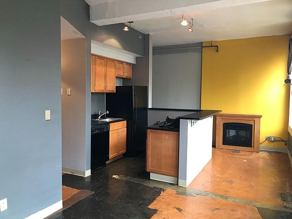 3rd image of 488 Wabasha St N Unit 201