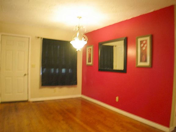 3rd image of 814 W Brooke Ave