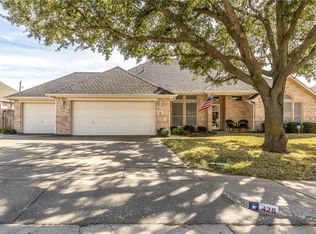 429 Shelby Dr, Burleson, TX 76028