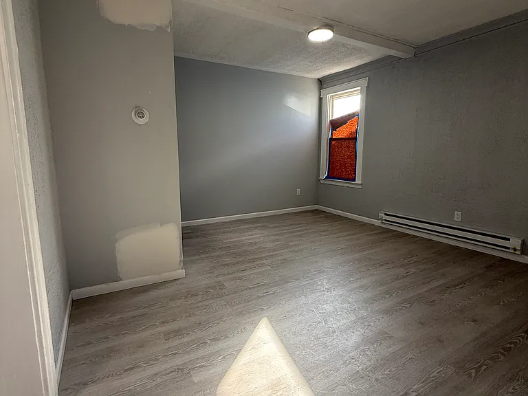 100 Smith St #1L — Photo 8