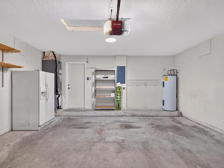 4481 NW 20th Ave — Photo 30