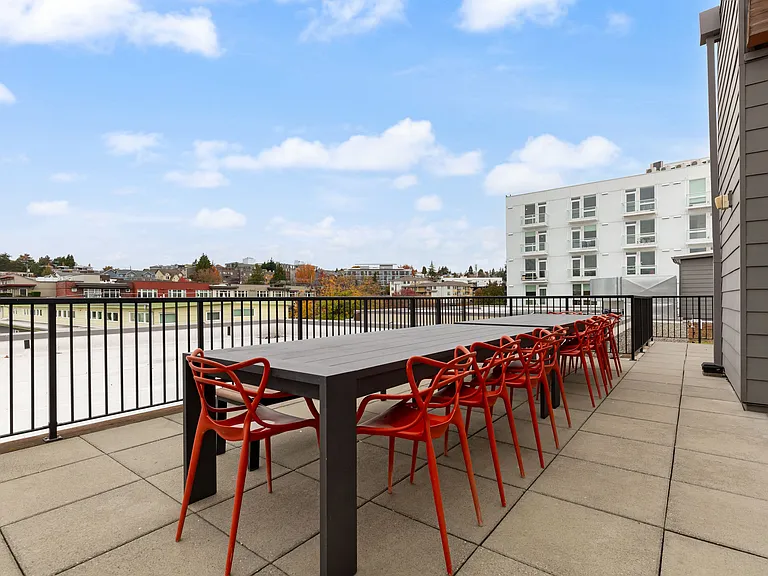 The Hayes on Stone Way — Photo 12