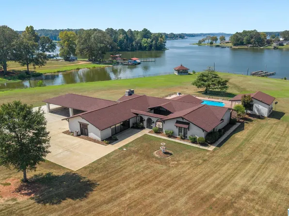657 Shannon Lynn Shrs, Talladega, AL 35160