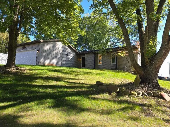 619 Circle Ridge Dr, Buchanan, MI 49107