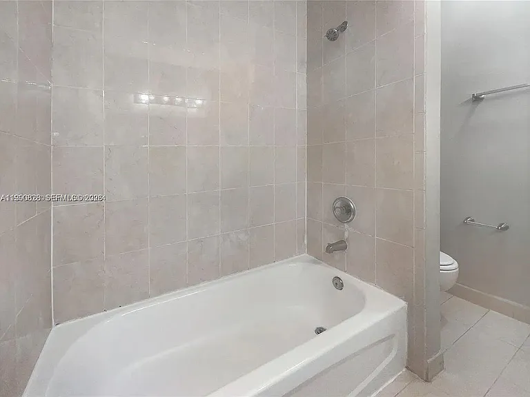 2730 NE 4th St #205 — Photo 3