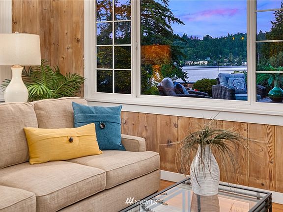 5th image of 3063 W Lake Sammamish Pkwy NE