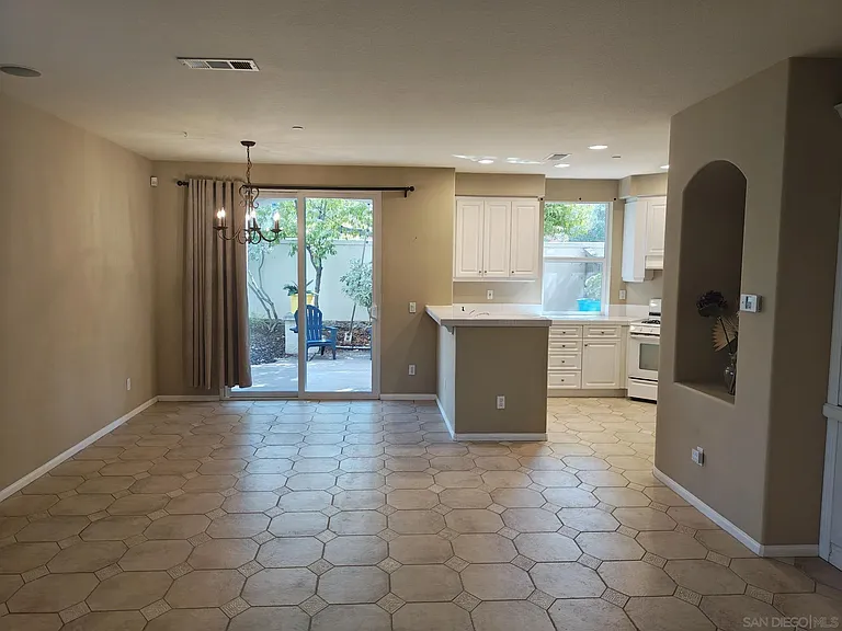 103 Trilogy St — Photo 2