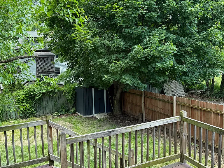 685 Brown St — Photo 3