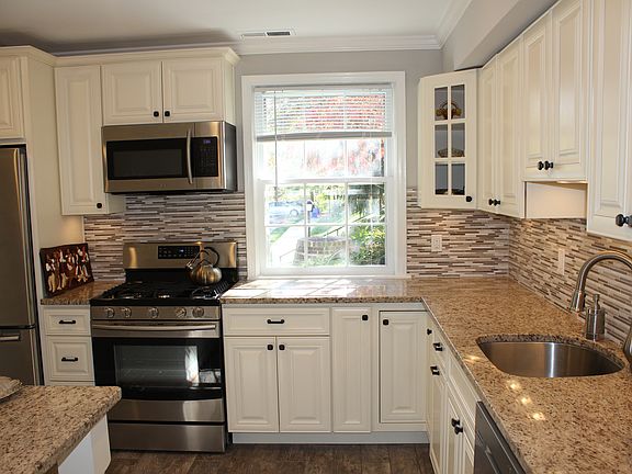 2nd image of 550 Azalea Dr