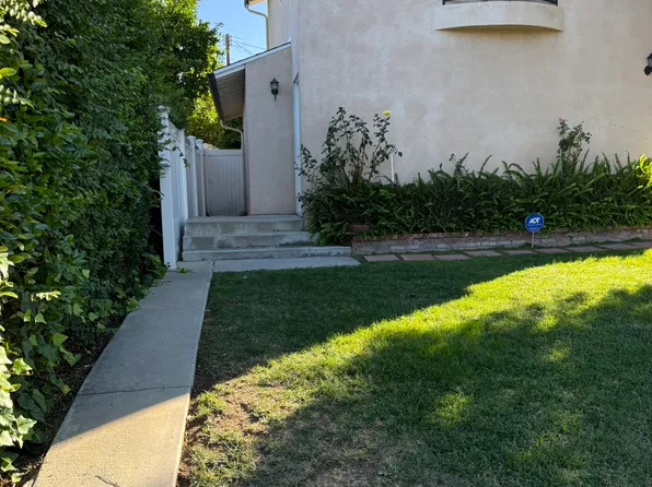 18226 Weddington St, Tarzana, CA 91356