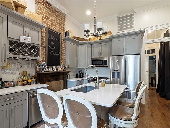 5th image of 811 Saint Peter St #811