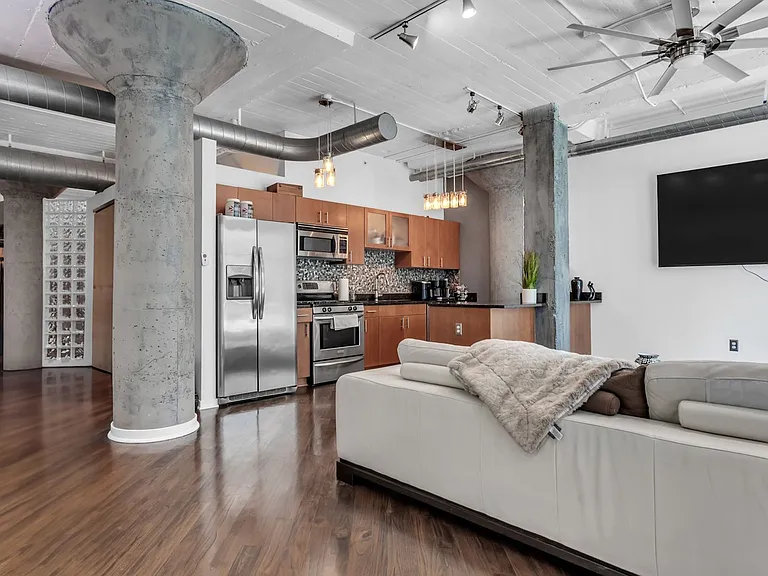 101 N 12th St #302 — Photo 12