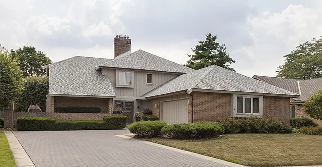 8413 Golfview Dr photo 1